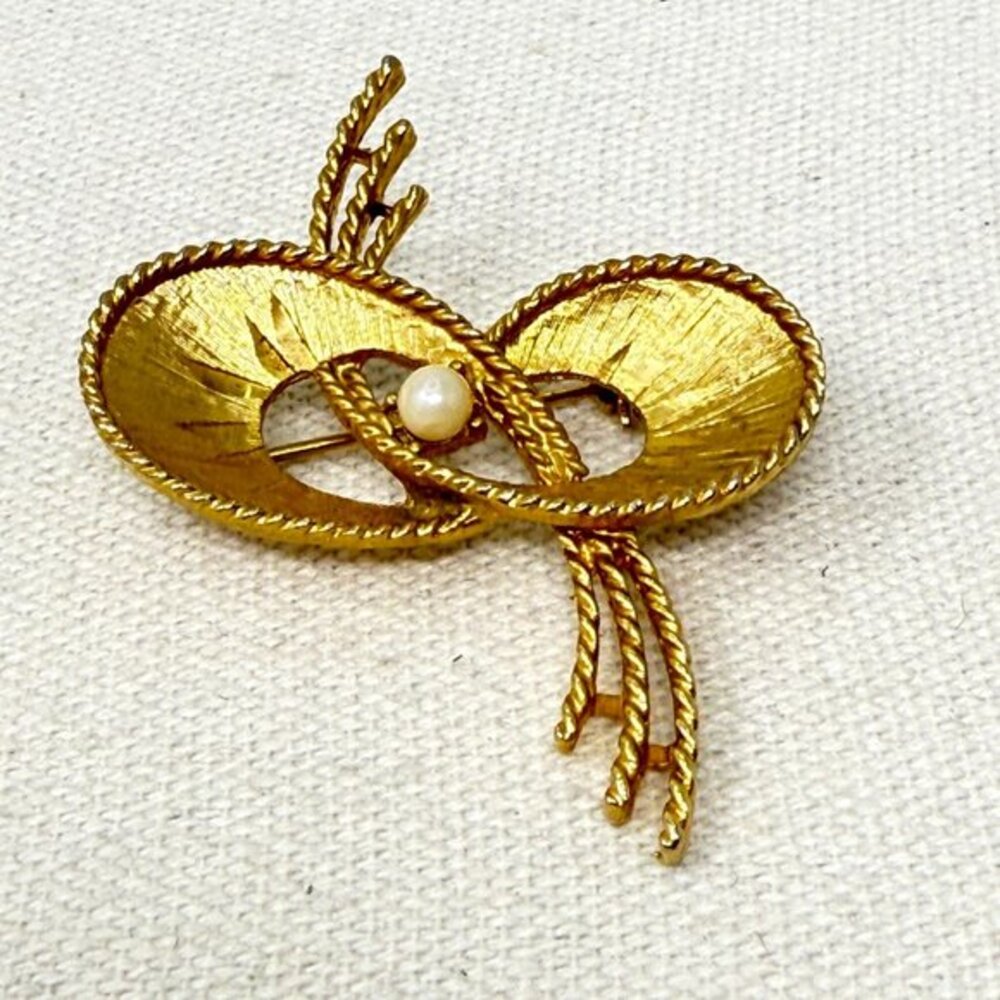 Mamselle‎ Mid-Century Brooch Vintage Gold-Tone Faux Pearl Signed